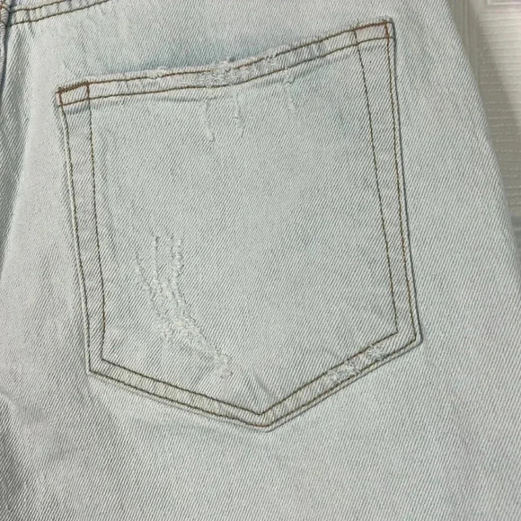 Wild Fable Super-High Rise Tapered Jeans - Ultra Light Wash, Size 6 / 28" Inseam - Picture 12 of 12